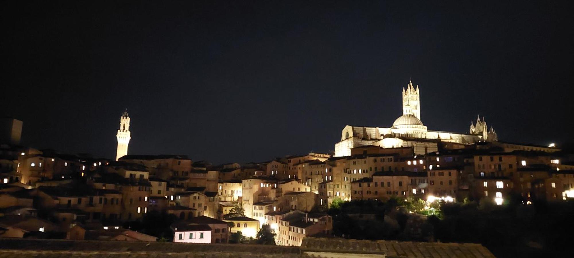 Cor Magis Kamullia - 200 Meters From The Historic Center And Close To The Train Station Siena Buitenkant foto